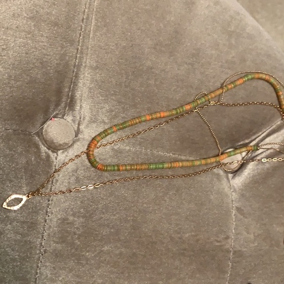 Triple strand golden and beaded necklace, new - Picture 5 of 6